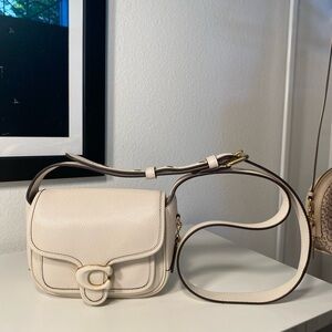 NWOT Coach Tabby Messenger 19